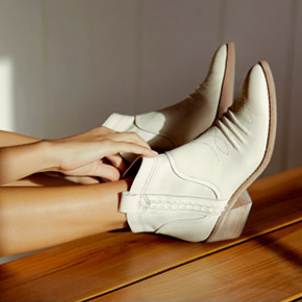 Zodiac Women's Kelsey Ankle Boot size 8